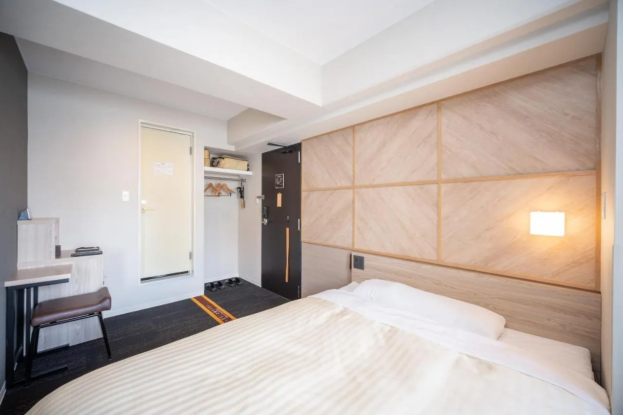 Super Hotel Kōbe 3*,